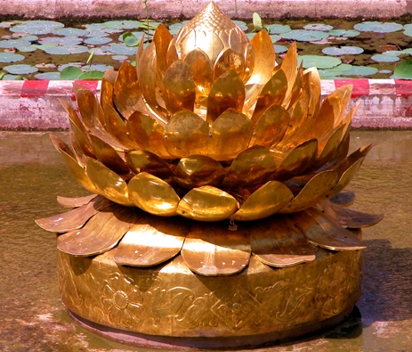 golden lotus meenakshi temple